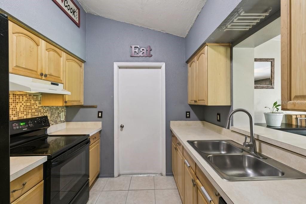 For Sale: $385,000 (4 beds, 2 baths, 1704 Square Feet)