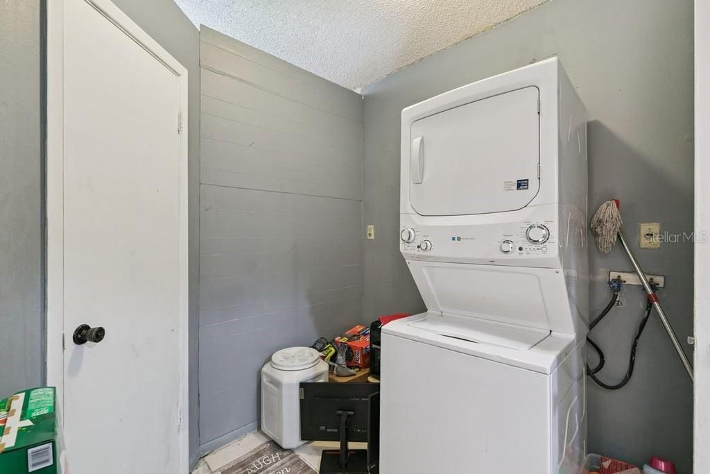 For Sale: $385,000 (4 beds, 2 baths, 1704 Square Feet)