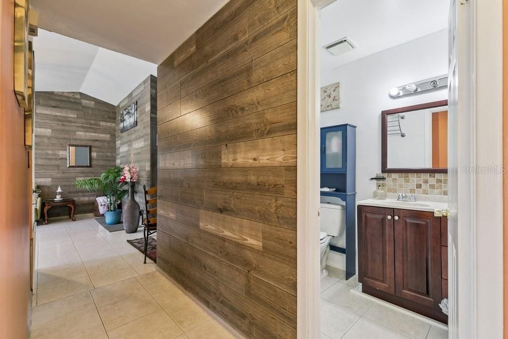 For Sale: $385,000 (4 beds, 2 baths, 1704 Square Feet)