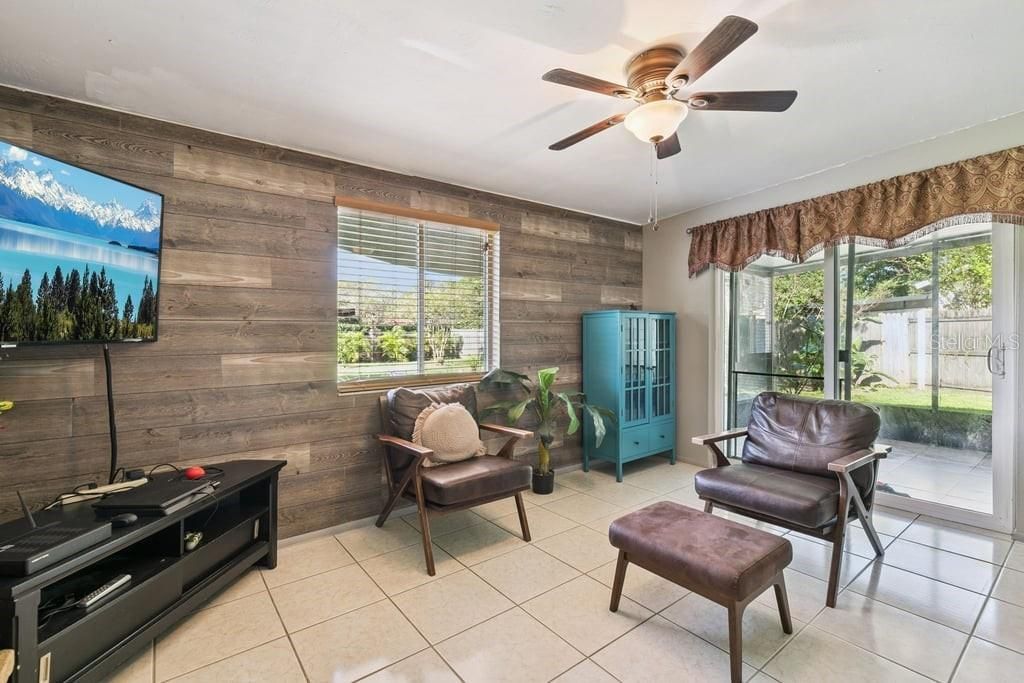 For Sale: $385,000 (4 beds, 2 baths, 1704 Square Feet)