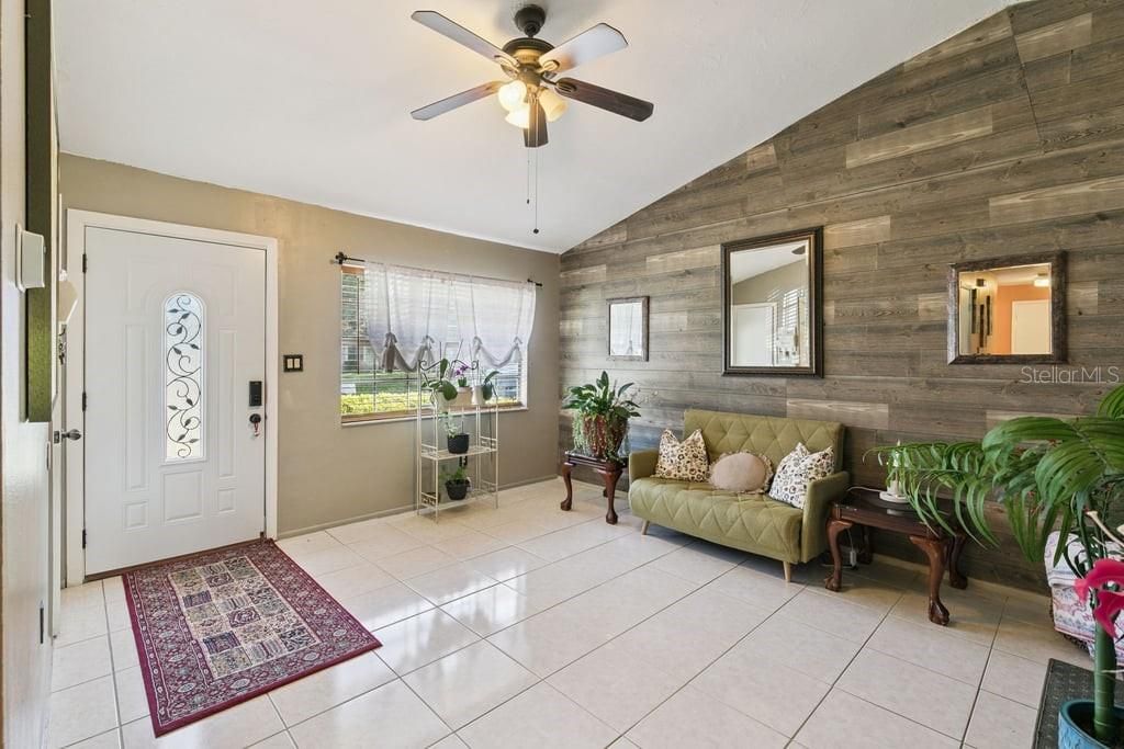 For Sale: $385,000 (4 beds, 2 baths, 1704 Square Feet)