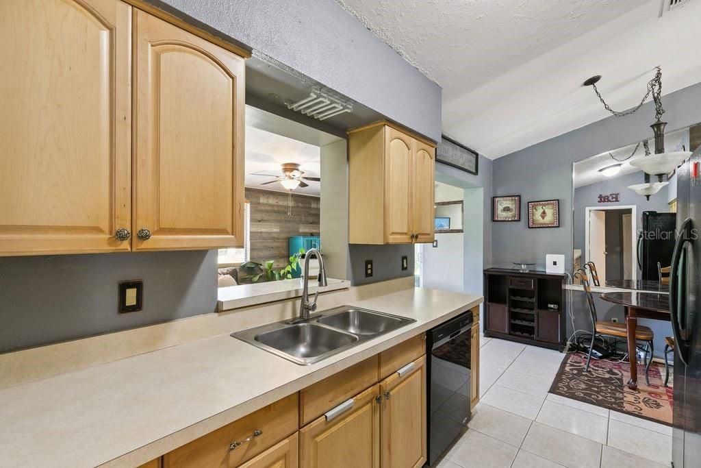 For Sale: $385,000 (4 beds, 2 baths, 1704 Square Feet)