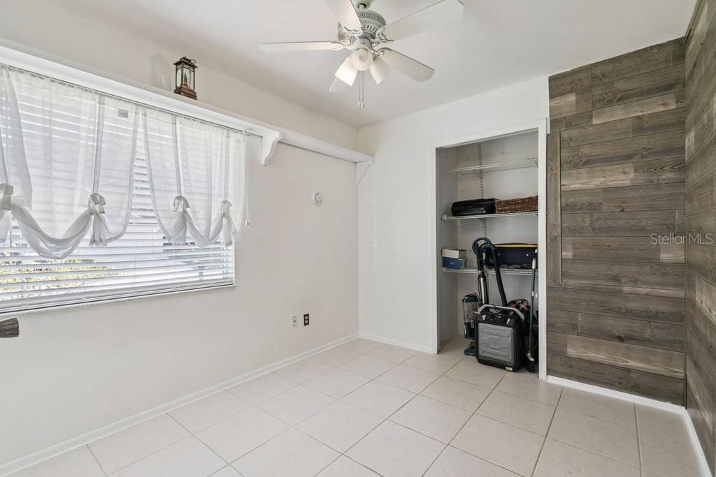 For Sale: $385,000 (4 beds, 2 baths, 1704 Square Feet)