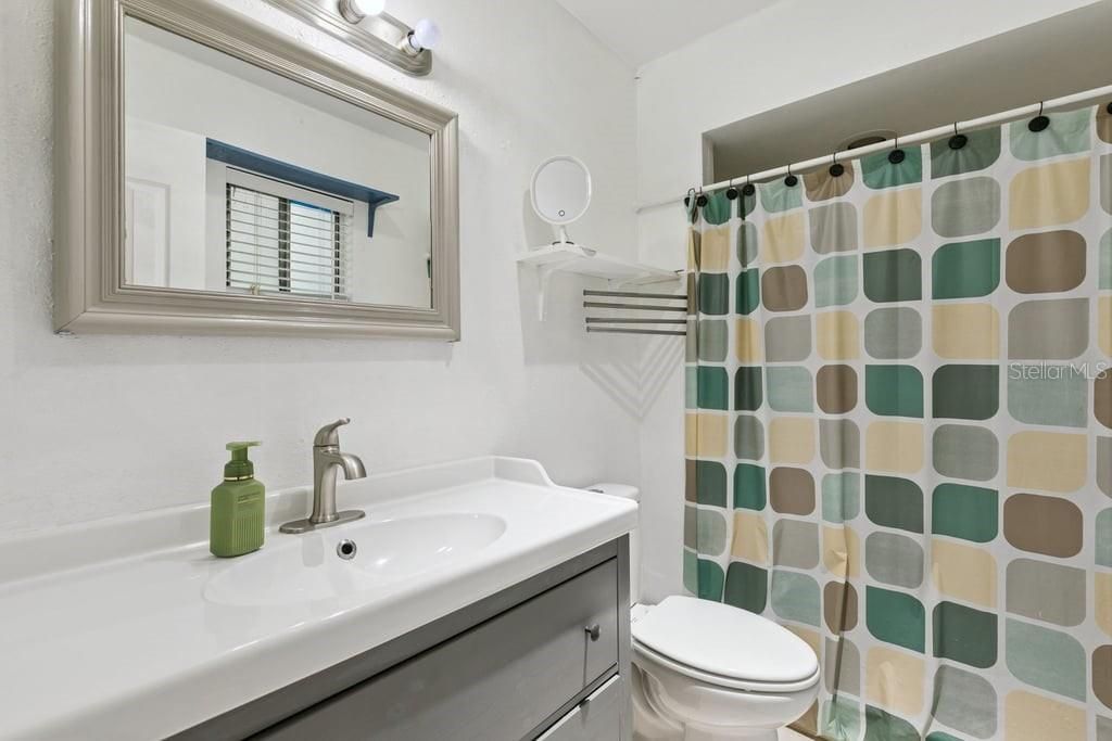 For Sale: $385,000 (4 beds, 2 baths, 1704 Square Feet)
