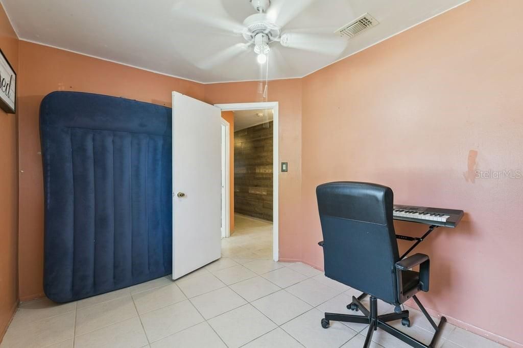 For Sale: $385,000 (4 beds, 2 baths, 1704 Square Feet)
