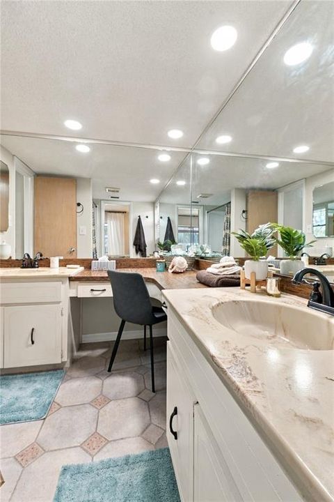 На продажу: $525,000 (3 спален, 2 ванн, 1915 Квадратных фут)