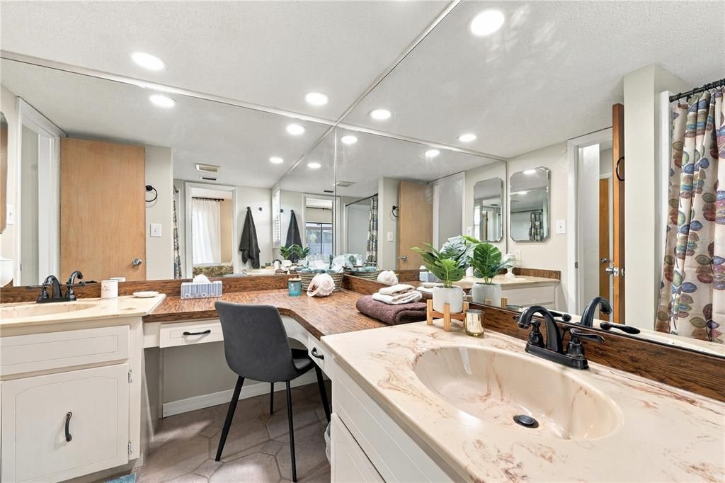 На продажу: $525,000 (3 спален, 2 ванн, 1915 Квадратных фут)