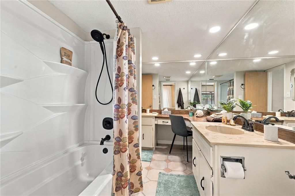 На продажу: $525,000 (3 спален, 2 ванн, 1915 Квадратных фут)