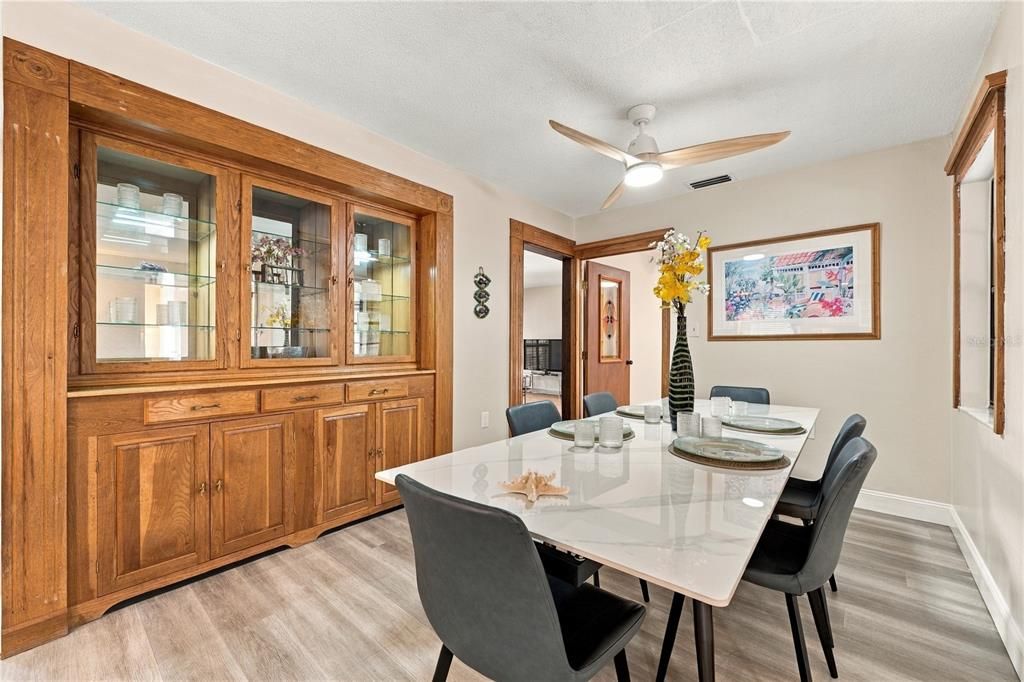 На продажу: $525,000 (3 спален, 2 ванн, 1915 Квадратных фут)