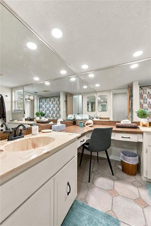 На продажу: $525,000 (3 спален, 2 ванн, 1915 Квадратных фут)