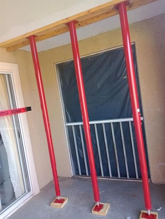 For Sale: $149,900 (2 beds, 1 baths, 1051 Square Feet)