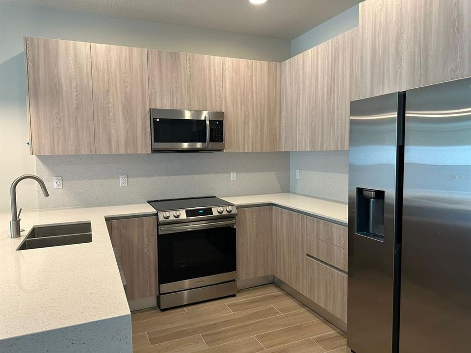 For Rent: $2,400 (3 beds, 3 baths, 1853 Square Feet)