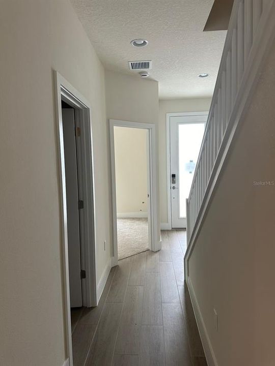 For Rent: $2,400 (3 beds, 3 baths, 1853 Square Feet)