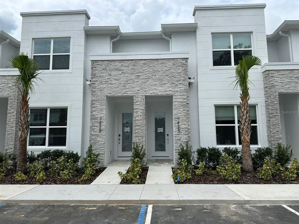 For Rent: $2,400 (3 beds, 3 baths, 1853 Square Feet)