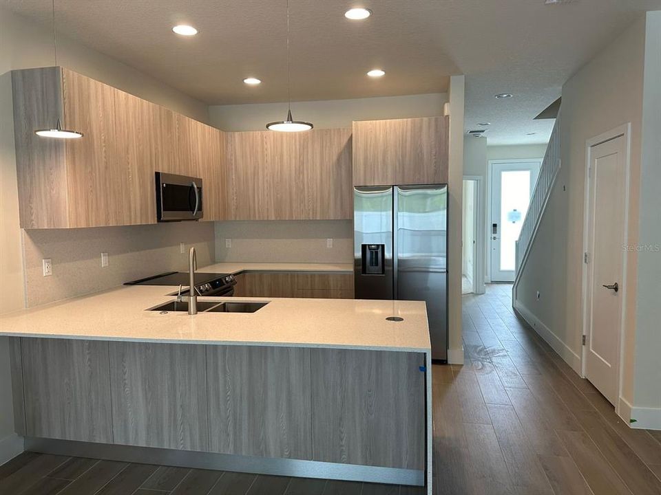 For Rent: $2,400 (3 beds, 3 baths, 1853 Square Feet)