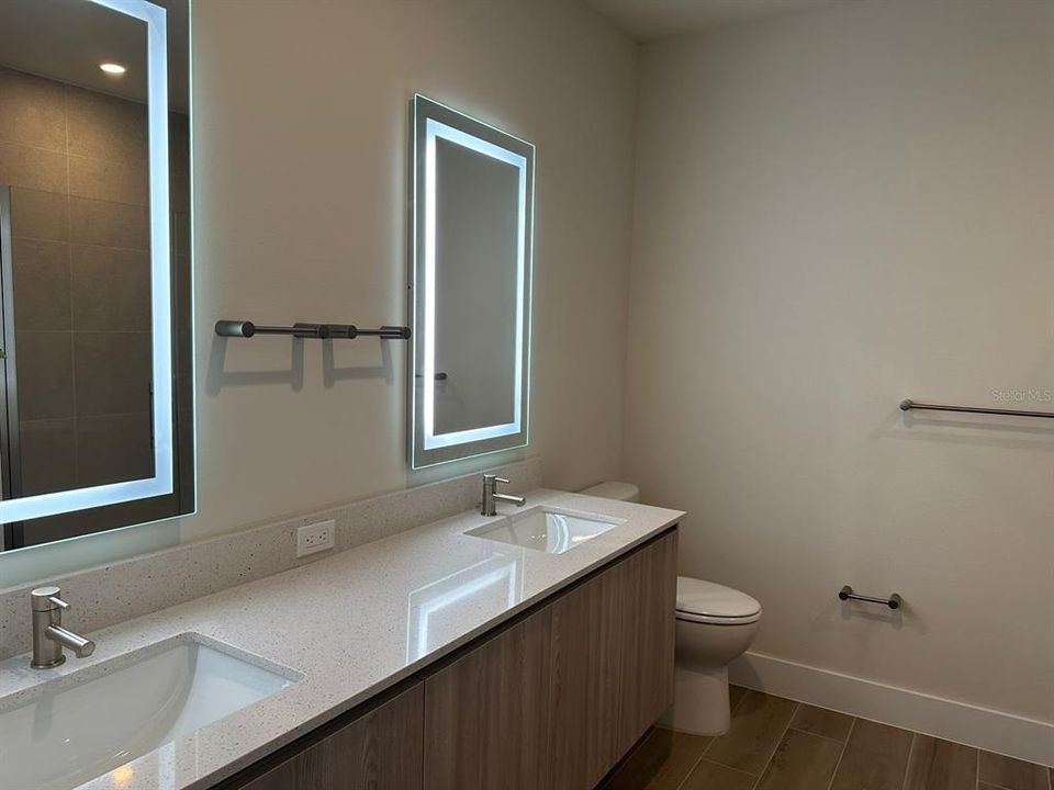 For Rent: $2,400 (3 beds, 3 baths, 1853 Square Feet)