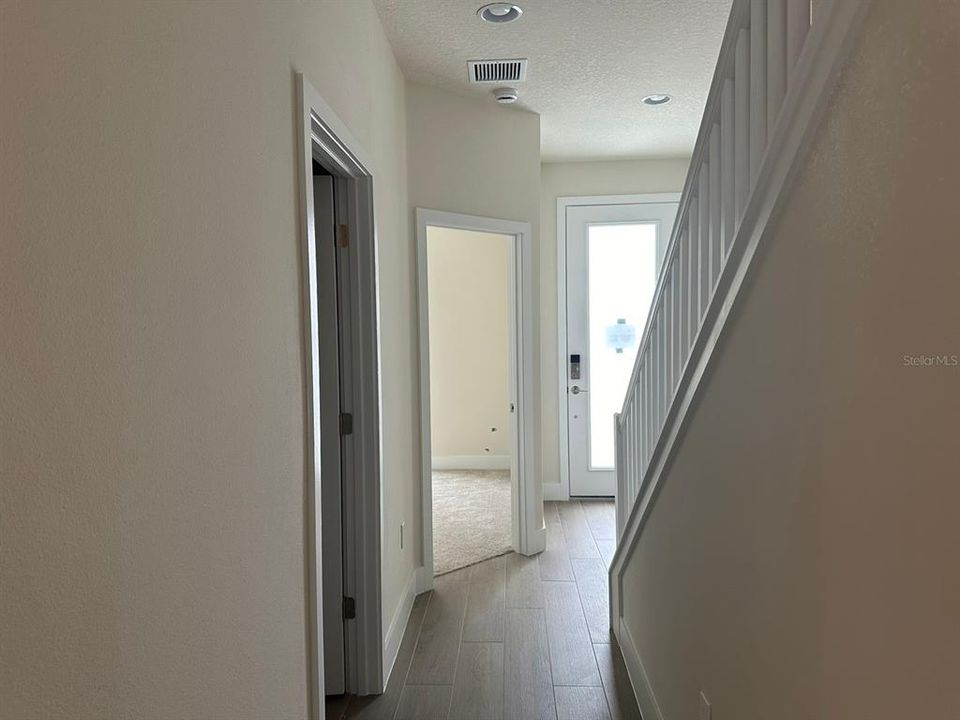 For Rent: $2,400 (3 beds, 3 baths, 1853 Square Feet)