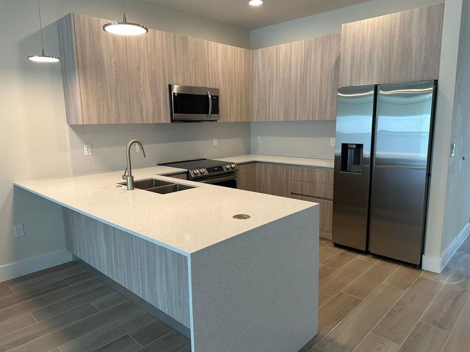 For Rent: $2,400 (3 beds, 3 baths, 1853 Square Feet)