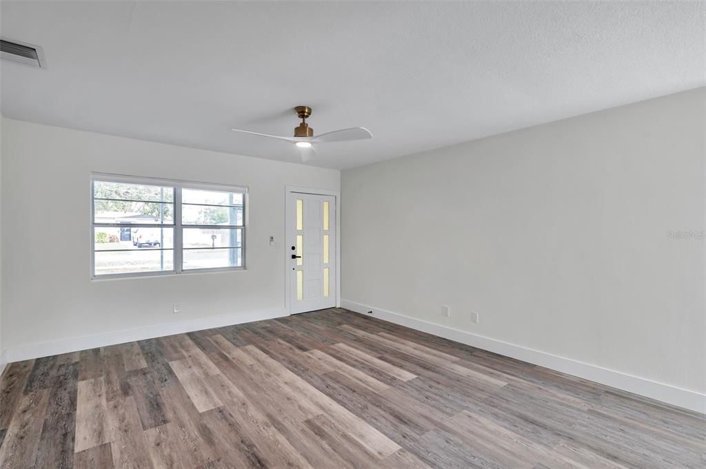 For Sale: $385,000 (3 beds, 1 baths, 1138 Square Feet)