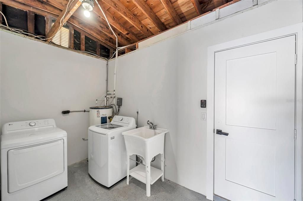 For Sale: $385,000 (3 beds, 1 baths, 1138 Square Feet)