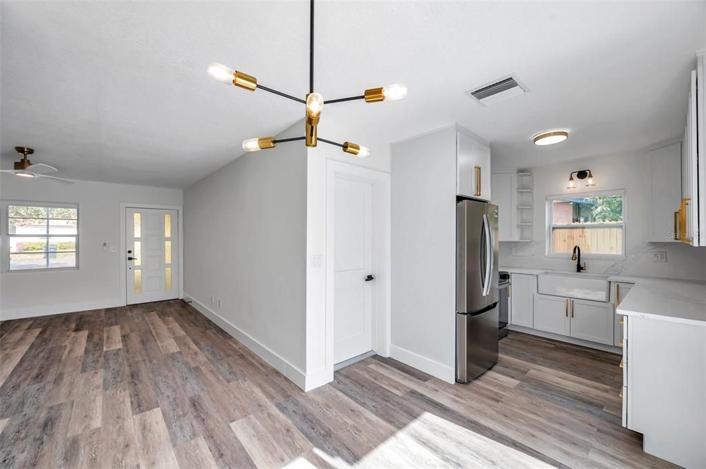 For Sale: $385,000 (3 beds, 1 baths, 1138 Square Feet)