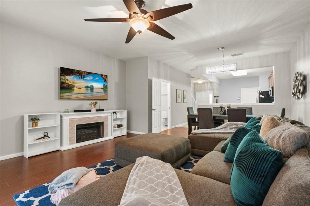 For Sale: $289,900 (3 beds, 2 baths, 1687 Square Feet)