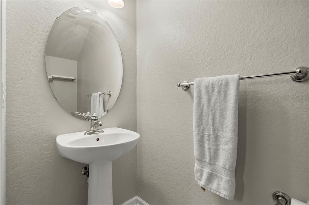 For Sale: $289,900 (3 beds, 2 baths, 1687 Square Feet)