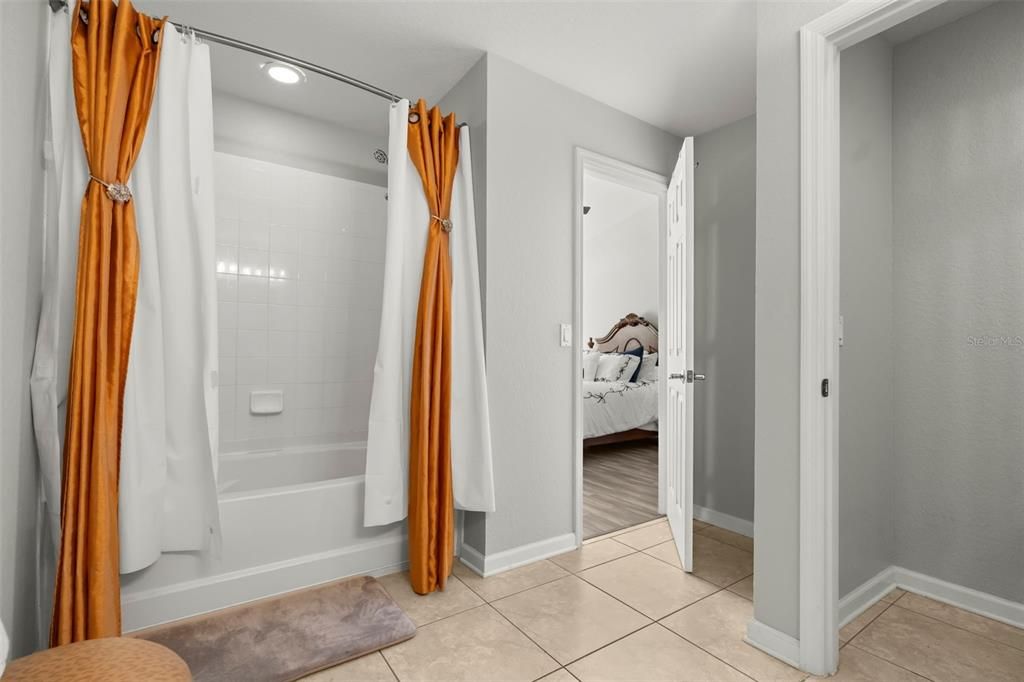 For Sale: $289,900 (3 beds, 2 baths, 1687 Square Feet)