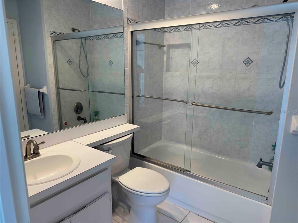 На продажу: $246,500 (2 спален, 1 ванн, 930 Квадратных фут)