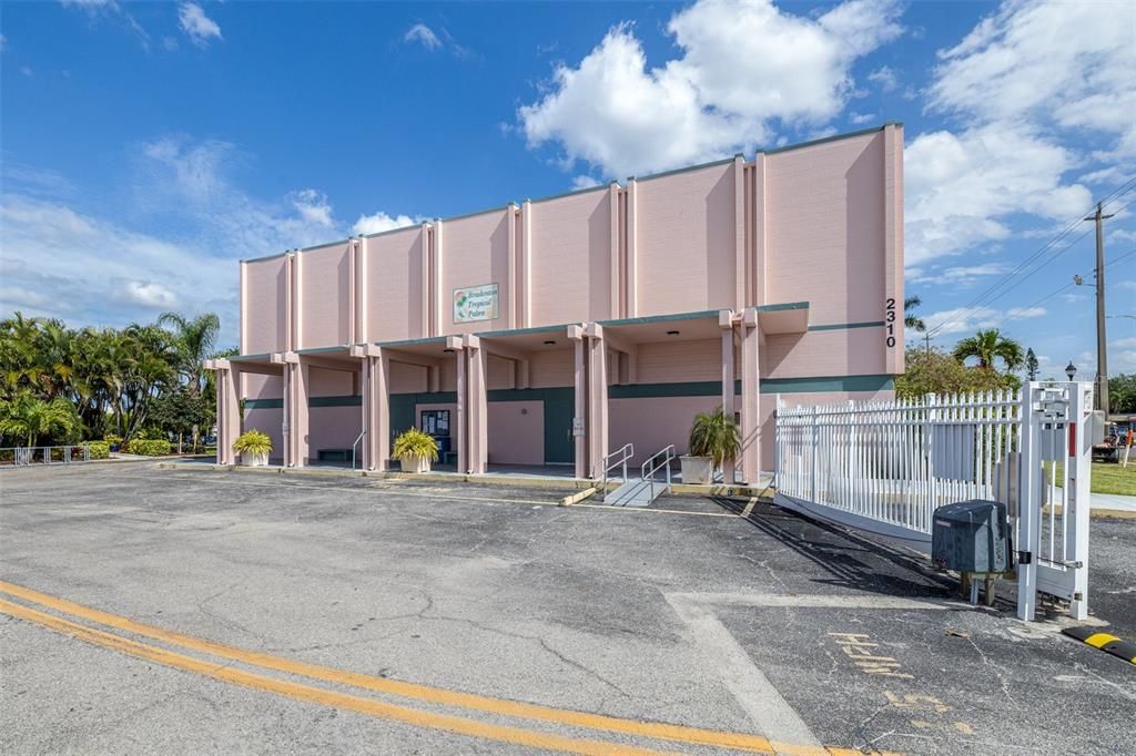For Sale: $110,000 (2 beds, 2 baths, 960 Square Feet)