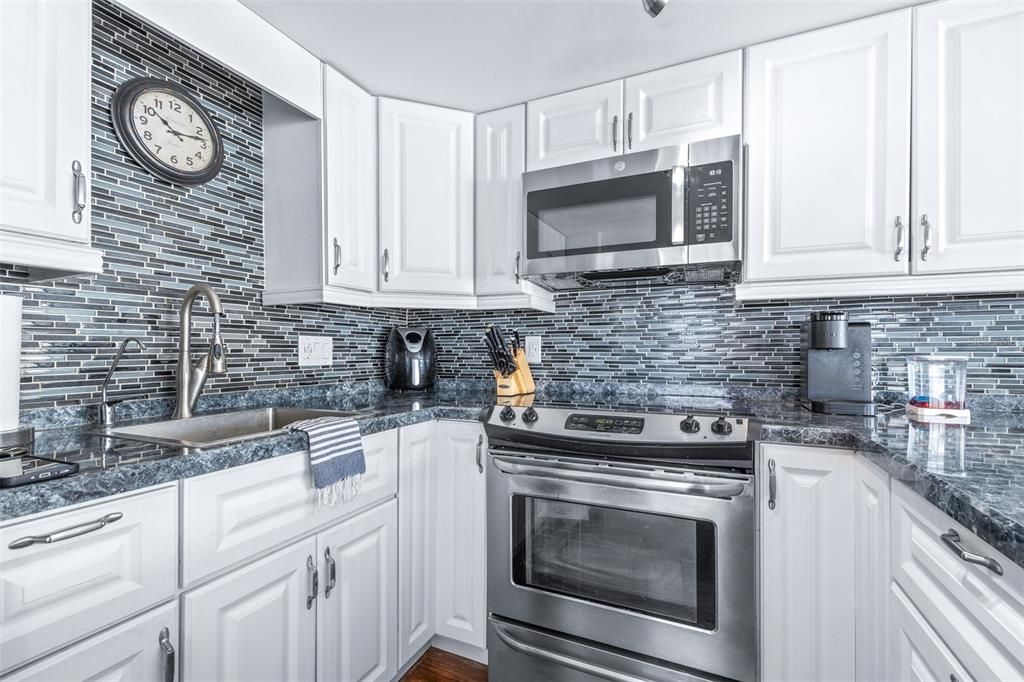For Sale: $110,000 (2 beds, 2 baths, 960 Square Feet)