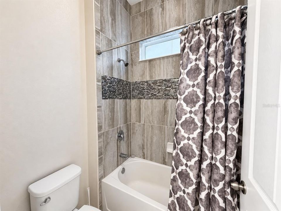 En Venta: $869,000 (5 camas, 4 baños, 3118 Pies cuadrados)