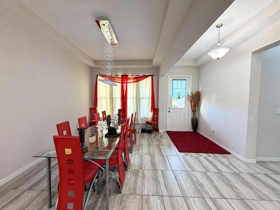 En Venta: $869,000 (5 camas, 4 baños, 3118 Pies cuadrados)