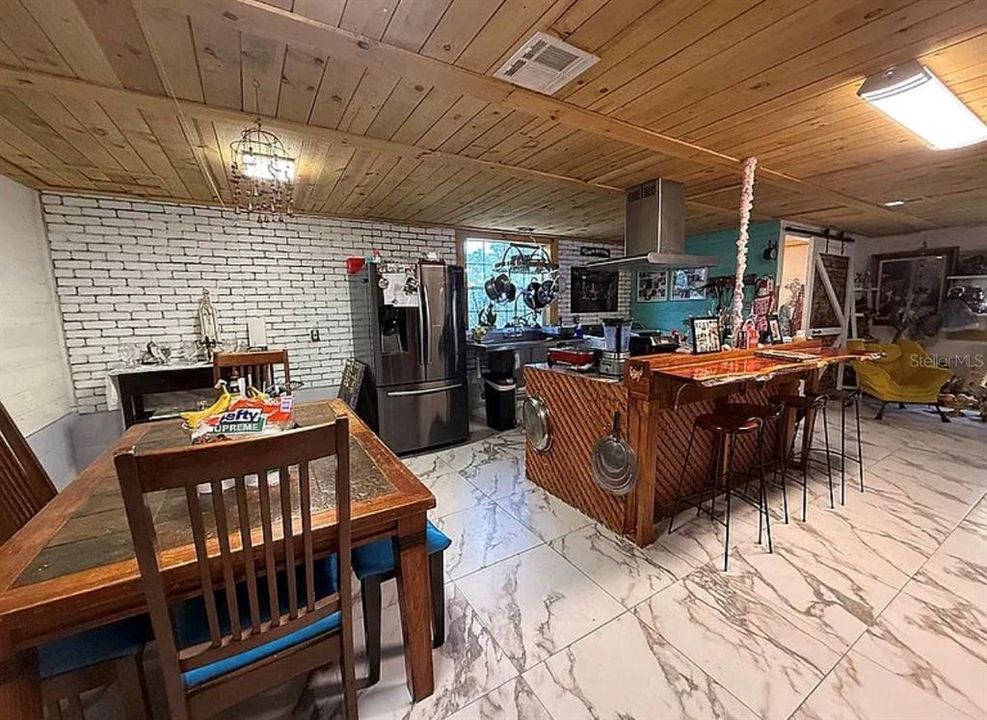 На продажу: $369,900 (3 спален, 2 ванн, 980 Квадратных фут)