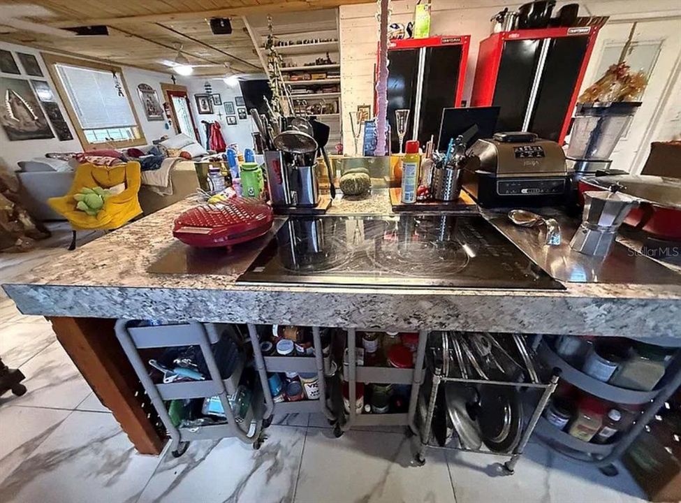 На продажу: $369,900 (3 спален, 2 ванн, 980 Квадратных фут)