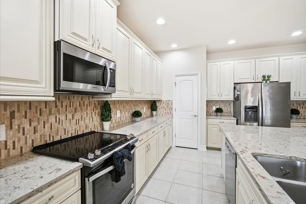 For Sale: $774,900 (4 beds, 3 baths, 3013 Square Feet)