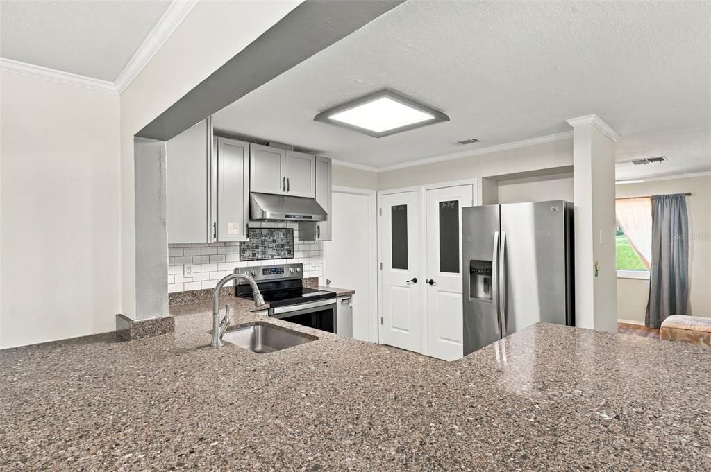 For Sale: $449,000 (3 beds, 3 baths, 1614 Square Feet)