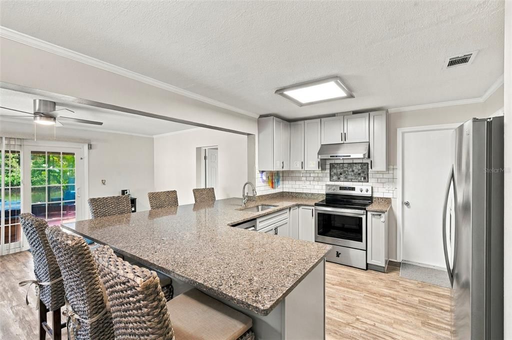 For Sale: $449,000 (3 beds, 3 baths, 1614 Square Feet)