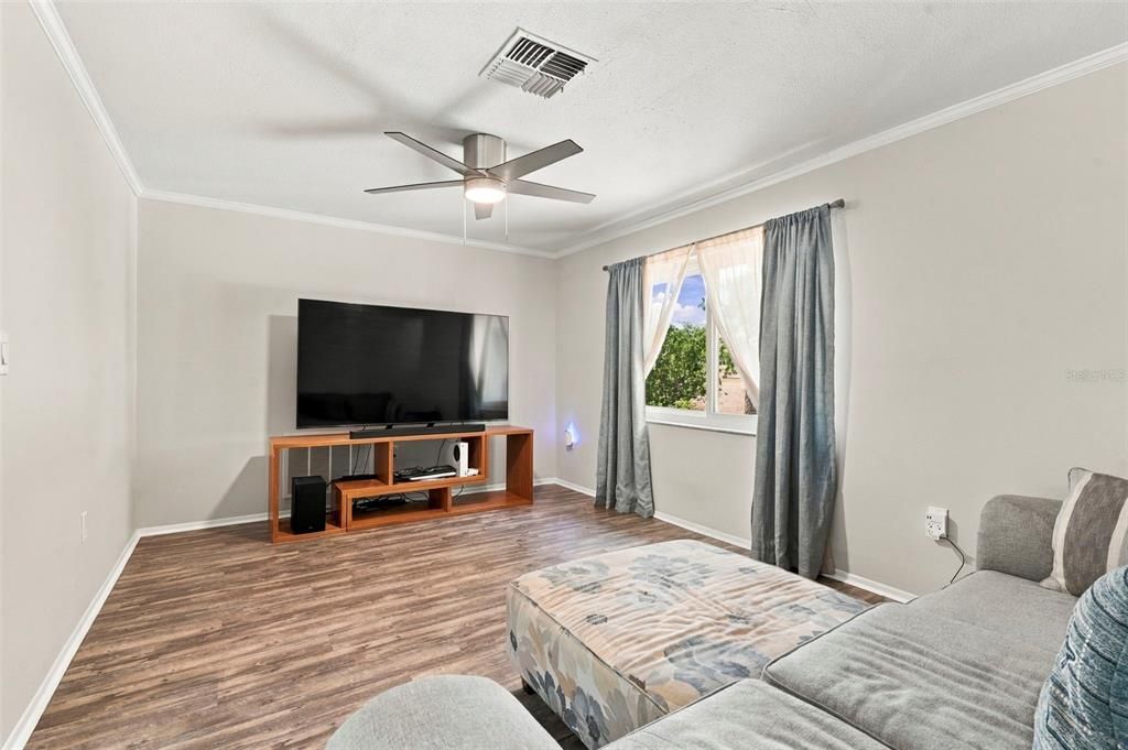 For Sale: $449,000 (3 beds, 3 baths, 1614 Square Feet)