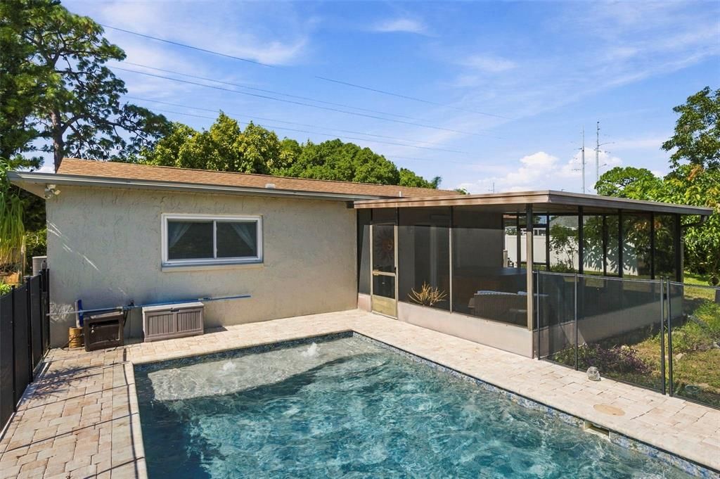 For Sale: $449,000 (3 beds, 3 baths, 1614 Square Feet)