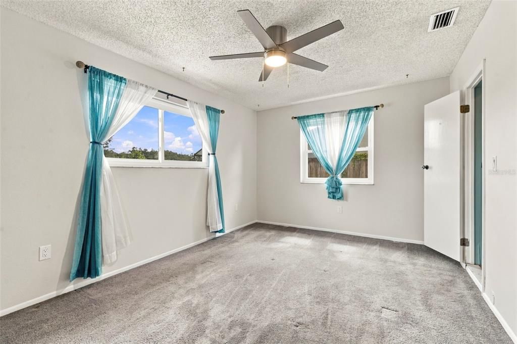 For Sale: $449,000 (3 beds, 3 baths, 1614 Square Feet)