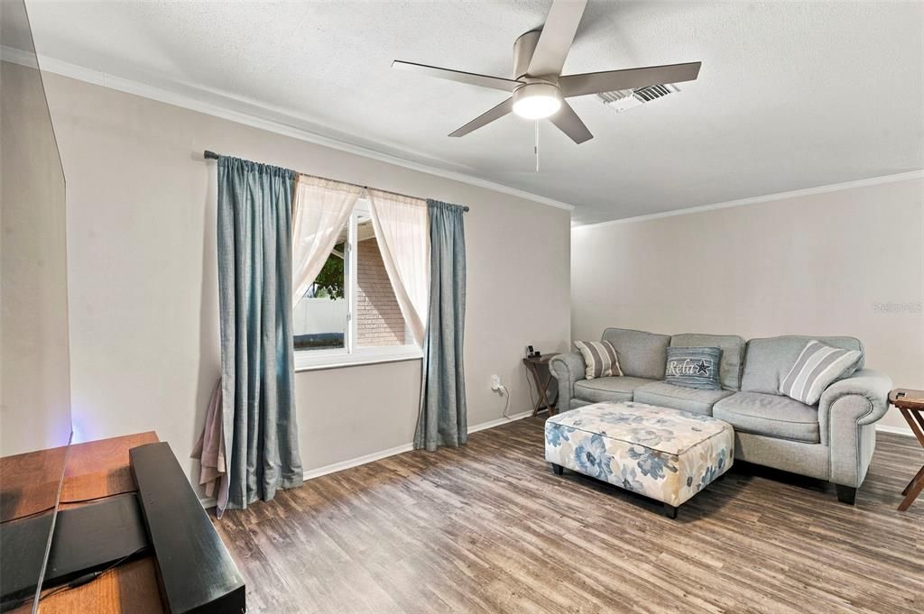 For Sale: $449,000 (3 beds, 3 baths, 1614 Square Feet)