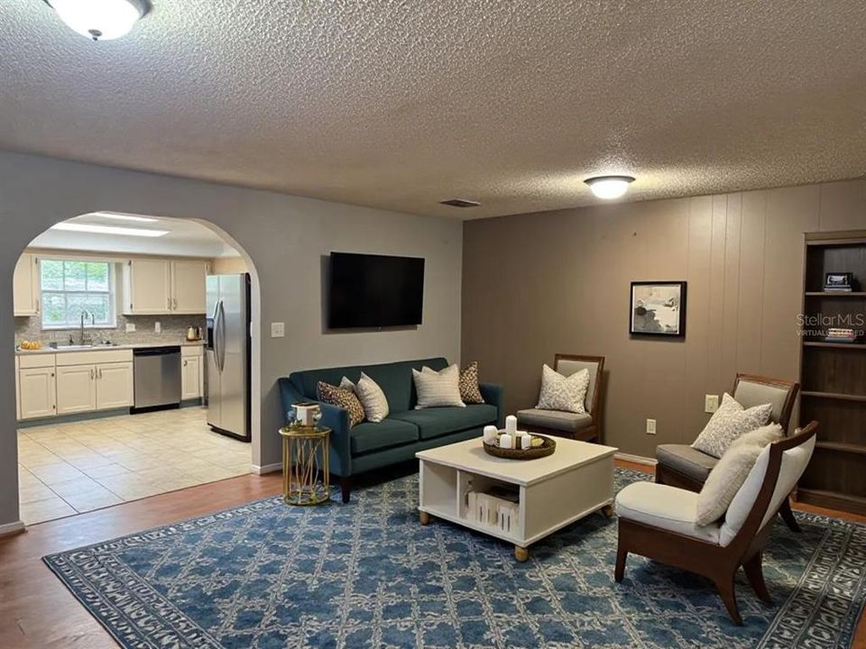 En Venta: $410,000 (3 camas, 2 baños, 1320 Pies cuadrados)