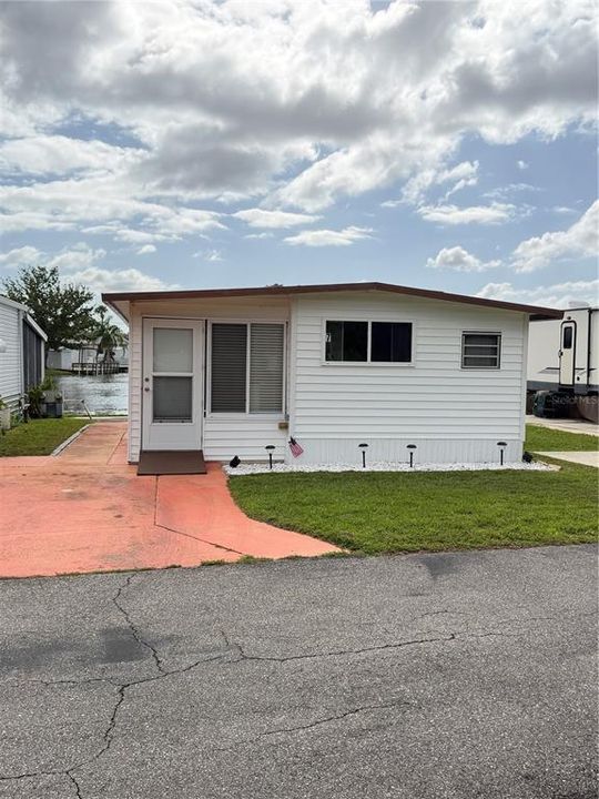 For Sale: $79,900 (1 beds, 1 baths, 624 Square Feet)