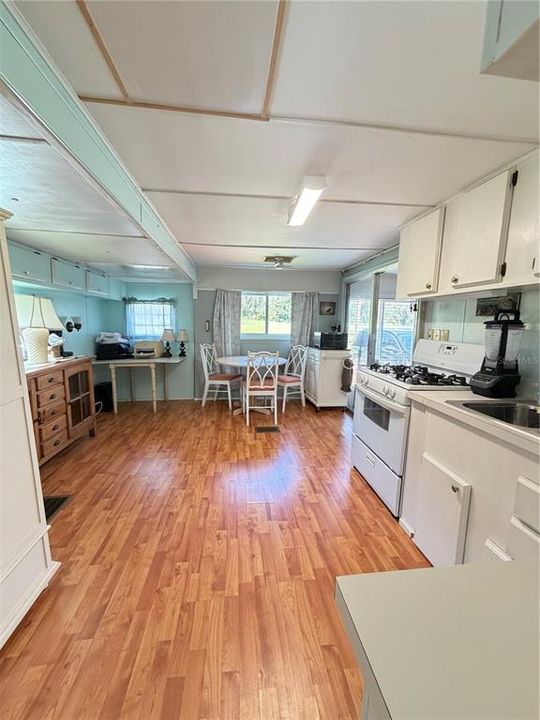 For Sale: $79,900 (1 beds, 1 baths, 624 Square Feet)