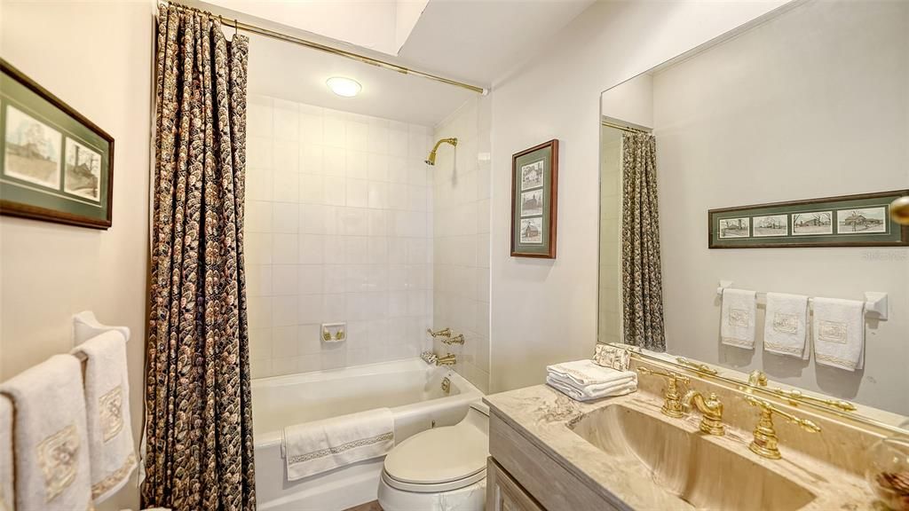 En Venta: $775,000 (2 camas, 2 baños, 2071 Pies cuadrados)