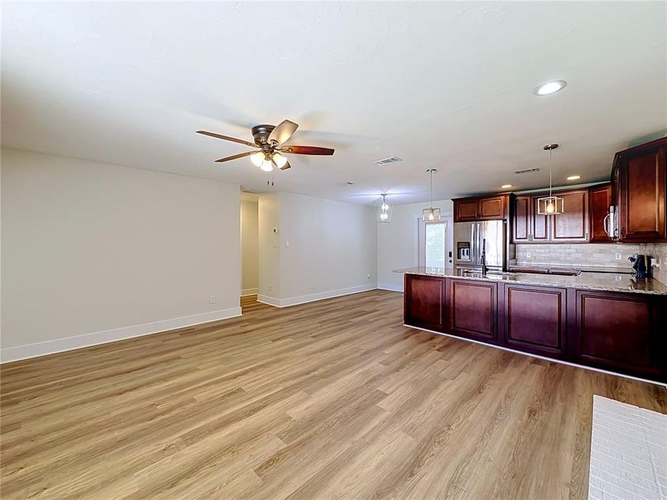 En Venta: $289,900 (4 camas, 3 baños, 1794 Pies cuadrados)