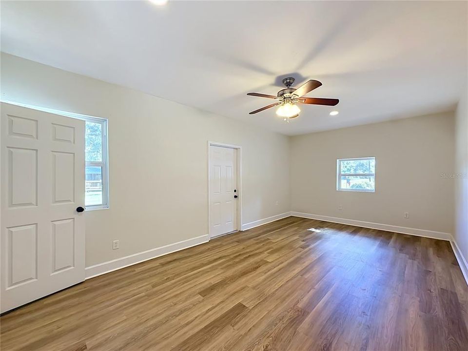 En Venta: $289,900 (4 camas, 3 baños, 1794 Pies cuadrados)