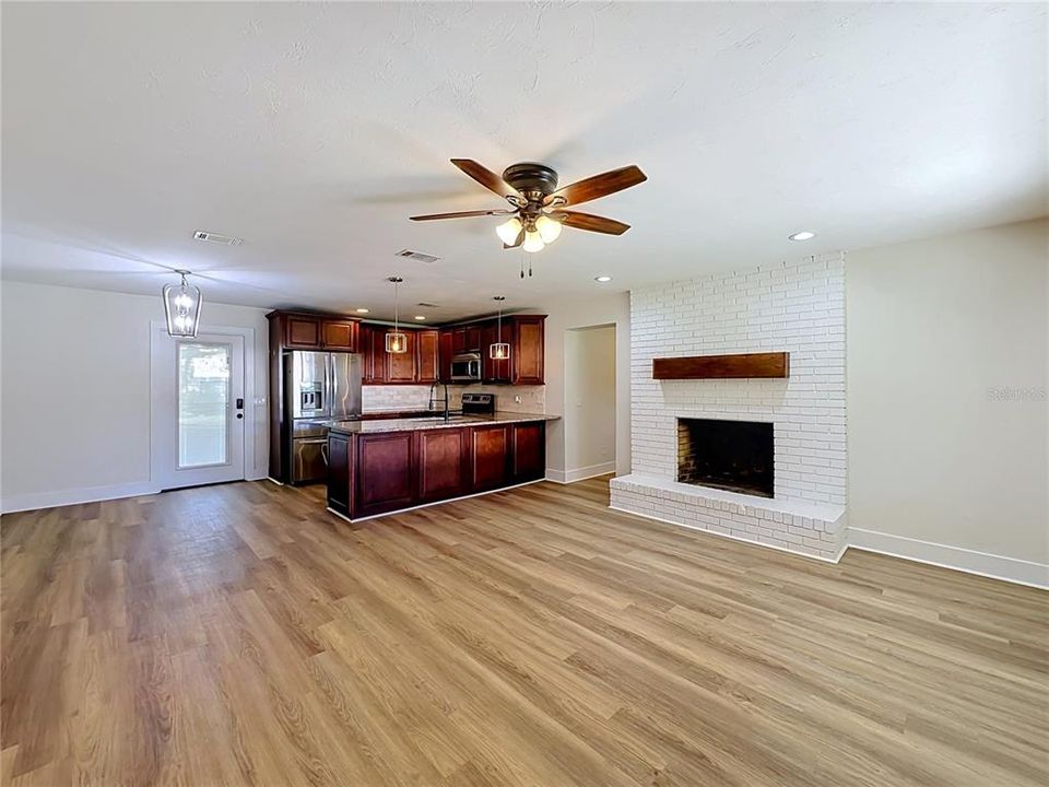 En Venta: $289,900 (4 camas, 3 baños, 1794 Pies cuadrados)