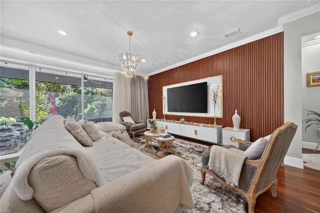 En Venta: $725,000 (5 camas, 3 baños, 2900 Pies cuadrados)